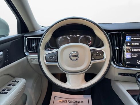 Used 2021 Volvo S60 T5 Momentum image 10