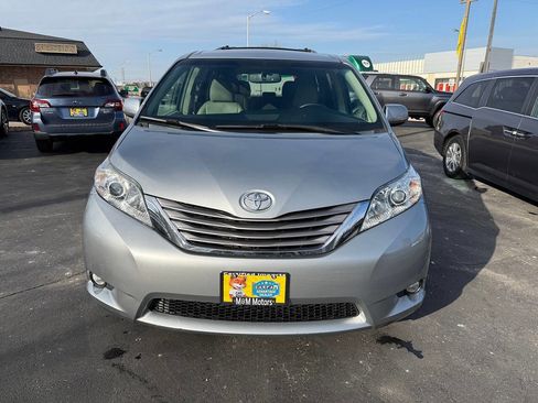 Used 2015 Toyota Sienna XLE Premium image 2