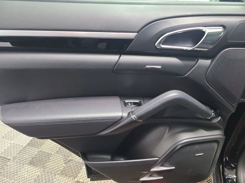 Used 2017 Porsche Cayenne Platinum Edition w/ Premium Package Plus (PJX) image 37