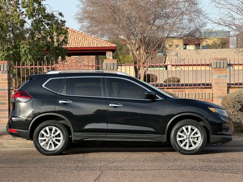 Used 2019 Nissan Rogue SV AWD/4WD image 9