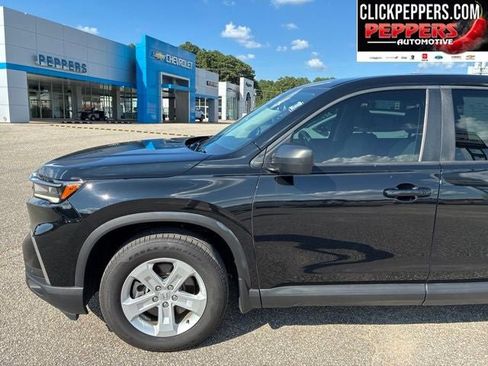 Used 2023 Honda Pilot LX image 2