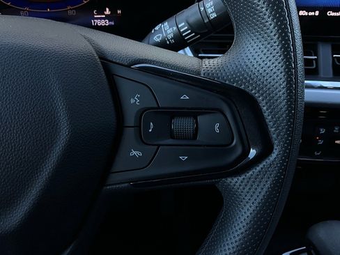 Used 2025 Chevrolet Trax LT image 33