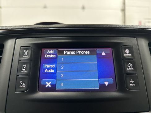 Used 2017 Chrysler Pacifica Touring-L FWD image 32
