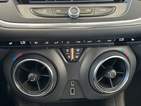 Used 2021 Chevrolet Blazer LT image 23