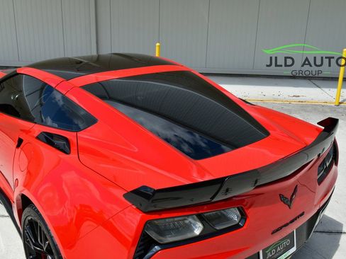 Used 2015 Chevrolet Corvette Z06 w/ 3LZ Preferred Equipment Group RWD image 39