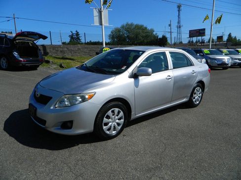 Used 2010 Toyota Corolla LE FWD image 4