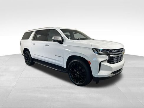 Used 2023 Chevrolet Suburban Premier w/ Advanced Technology Package AWD/4WD image 8