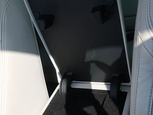 Used 2017 Jaguar XF Prestige image 32