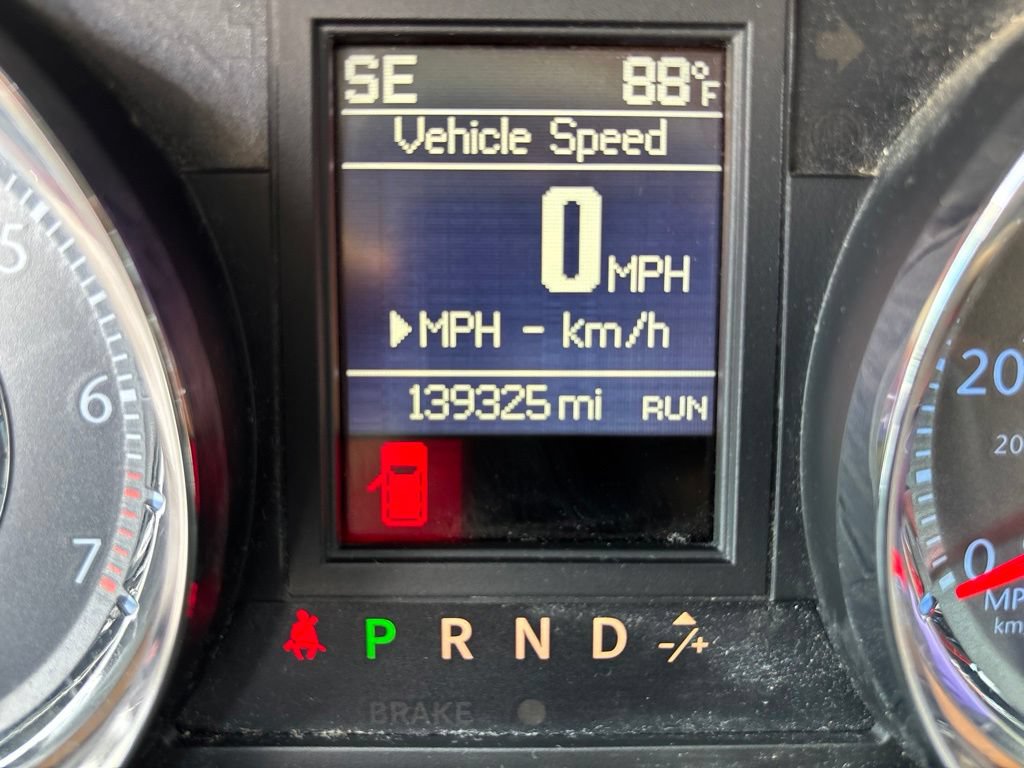 Used 2014 Chrysler Town & Country Touring FWD image 11