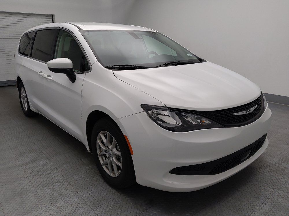 Used 2022 Chrysler Voyager LX FWD image 13