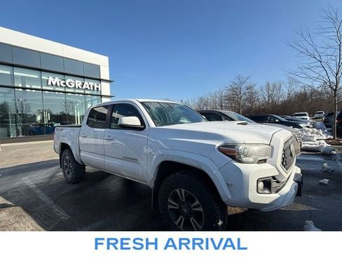 Used 2018 Toyota Tacoma TRD Sport image 1