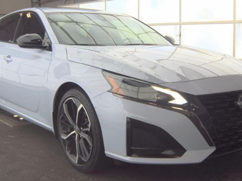 Used 2023 Nissan Altima 2.5 SR w/ SR Premium Package FWD image 1