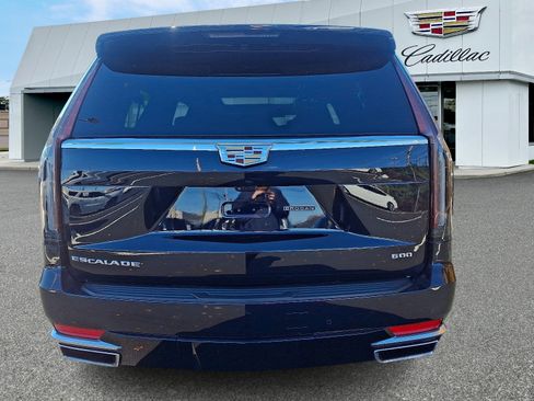 Used 2023 Cadillac Escalade ESV Premium Luxury image 4