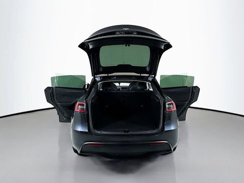 Used 2024 Tesla Model Y Long Range RWD image 31