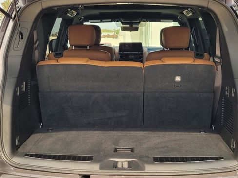 Used 2024 INFINITI QX80 Sensory image 8