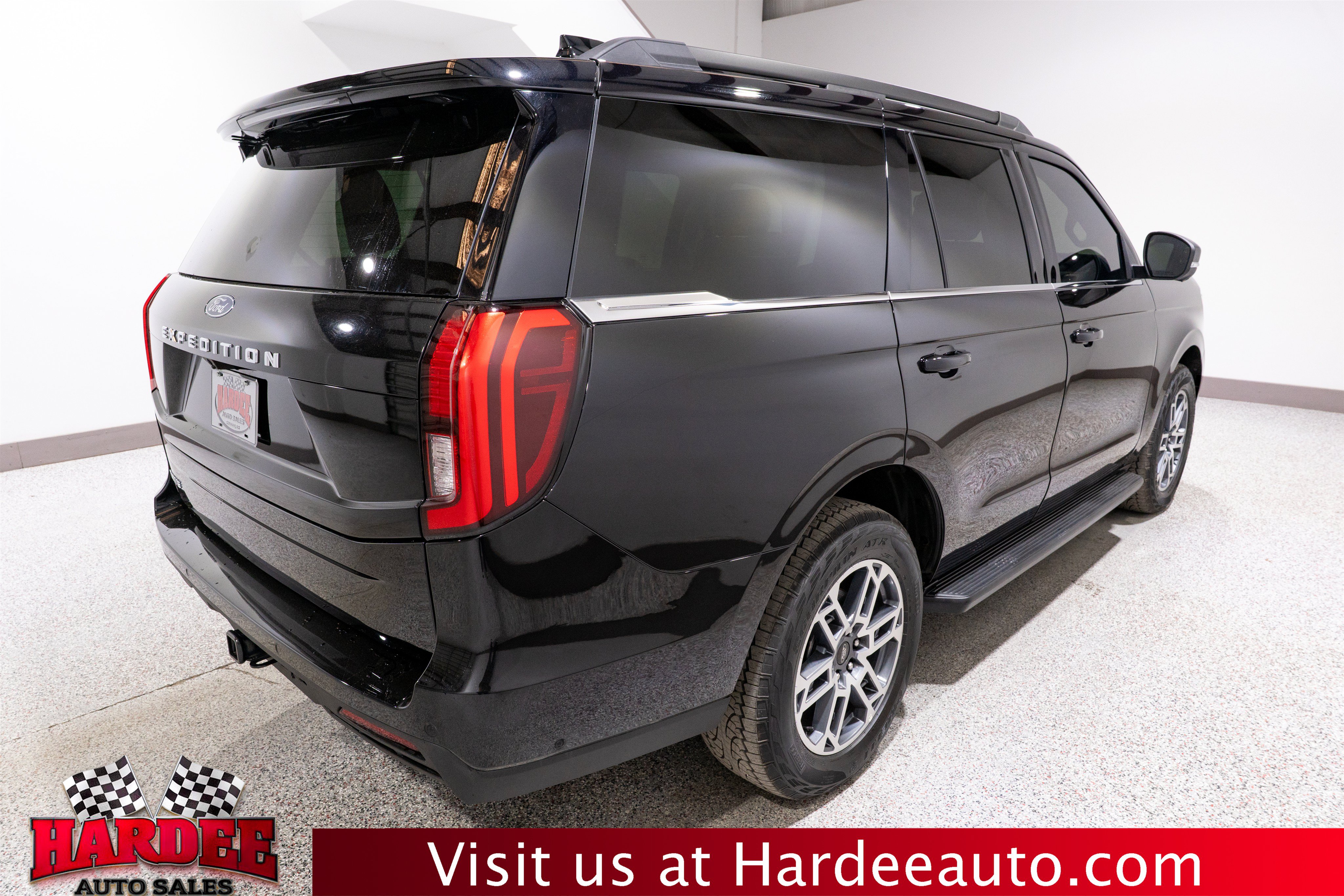 Used 2025 Ford Expedition Active AWD/4WD image 5