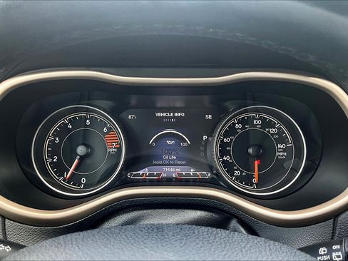 Used 2018 Jeep Cherokee Limited AWD/4WD image 22
