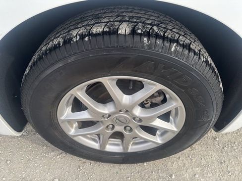 Used 2024 Chrysler Voyager LX image 11