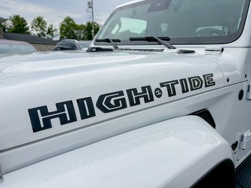 Used 2025 Jeep Gladiator Sport AWD/4WD image 9