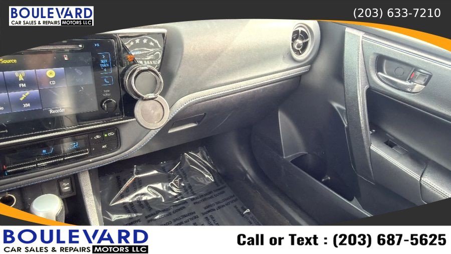 Used 2018 Toyota Corolla SE w/ SE Premium Package FWD image 13