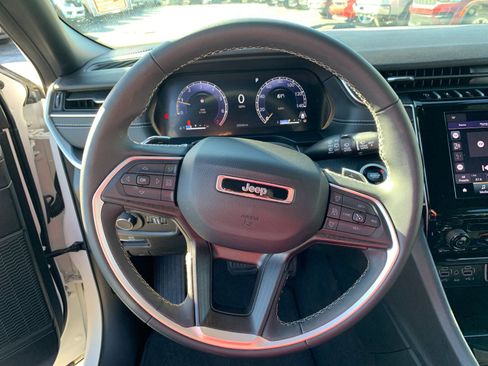 Used 2024 Jeep Grand Cherokee Laredo X image 26