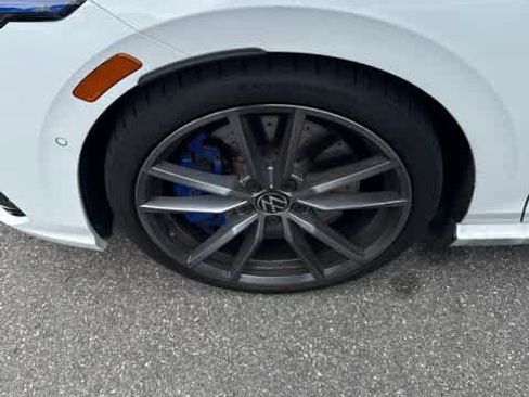 Used 2024 Volkswagen Golf R AWD/4WD image 18