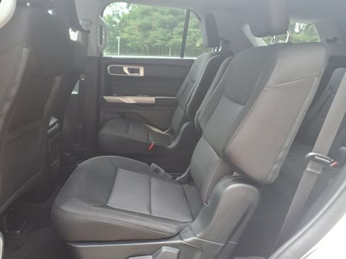 Certified 2023 Ford Explorer XLT w/ Class IV Trailer Tow Package AWD/4WD image 15
