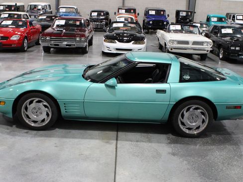 Used 1991 Chevrolet Corvette Coupe RWD image 40