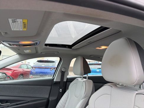 Certified 2022 Hyundai Elantra Limited image 16