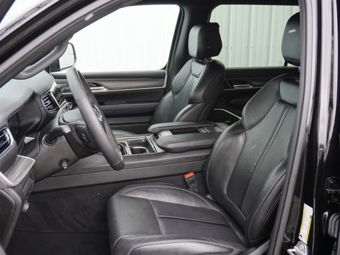 Used 2024 Jeep Wagoneer Series III image 12