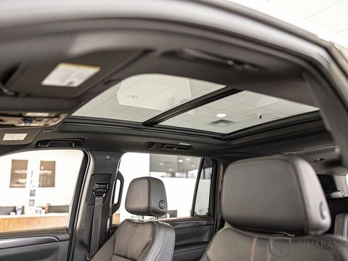 Used 2022 Chevrolet Suburban RST w/ Luxury Package image 21