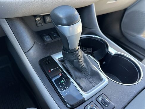 Used 2018 Toyota Highlander image 19