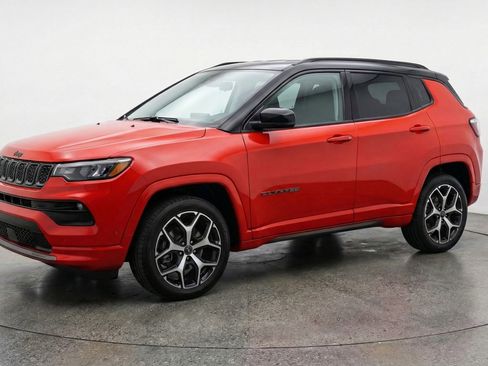Used 2025 Jeep Compass Limited AWD/4WD image 3