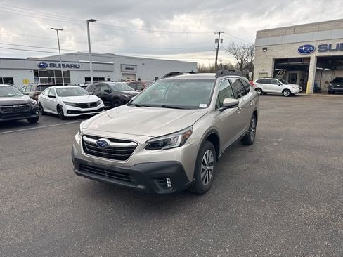 Used 2020 Subaru Outback Premium image 2