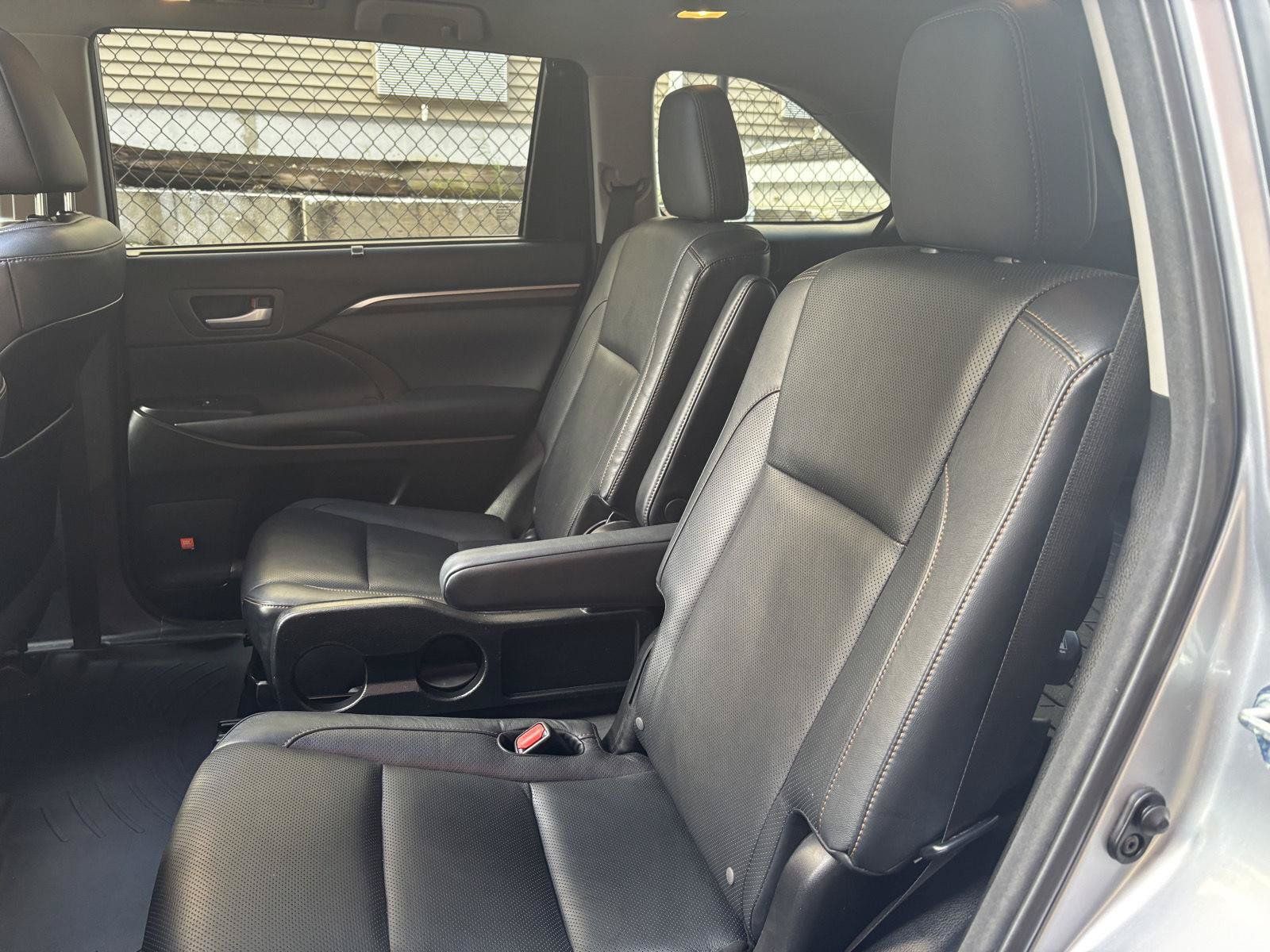 Used 2015 Toyota Highlander Limited Platinum AWD/4WD image 25