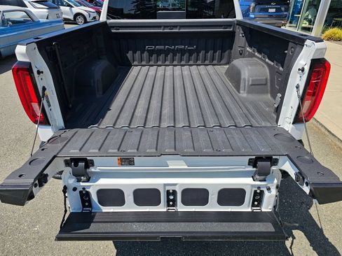 Used 2023 GMC Sierra 1500 Denali AWD/4WD image 13