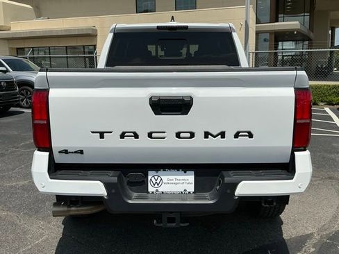 Used 2024 Toyota Tacoma TRD Off-Road w/ TRD Off Road Upgrade Package AWD/4WD image 4
