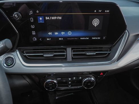 Certified 2024 Chevrolet Trax LT FWD image 11