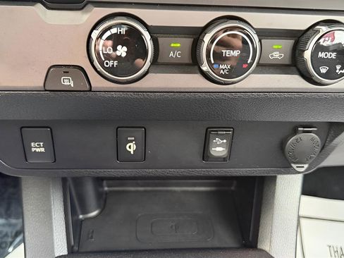 Used 2016 Toyota Tacoma TRD Sport w/ Towing Package image 39