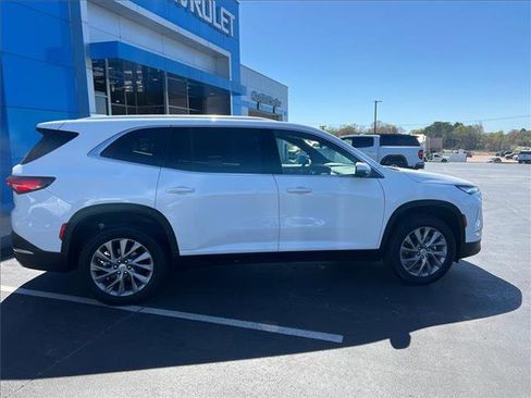 Used 2025 Buick Enclave Preferred image 10