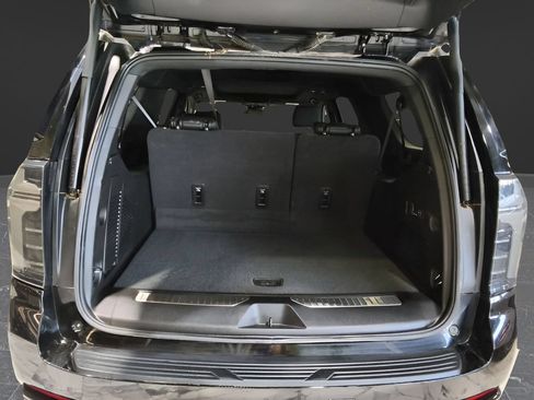 Used 2026 Chevrolet Suburban RST w/ RST Capability Package AWD/4WD image 7
