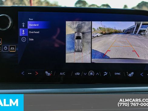 Used 2024 Chevrolet Traverse LT image 38