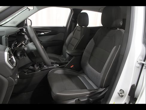 Used 2024 Chevrolet TrailBlazer LT FWD image 5