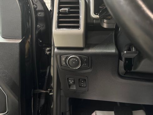 Used 2019 Ford F150 Lariat image 18