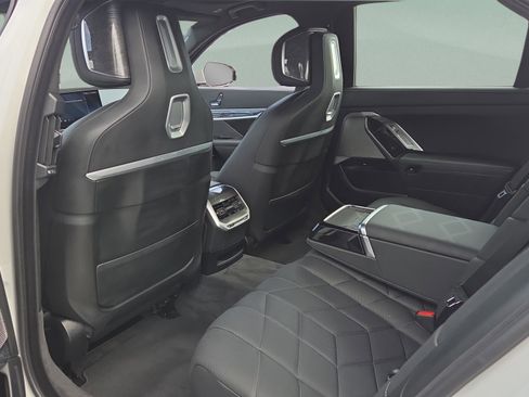 Used 2026 BMW 750e xDrive w/ Luxury Rear Seating Package image 10