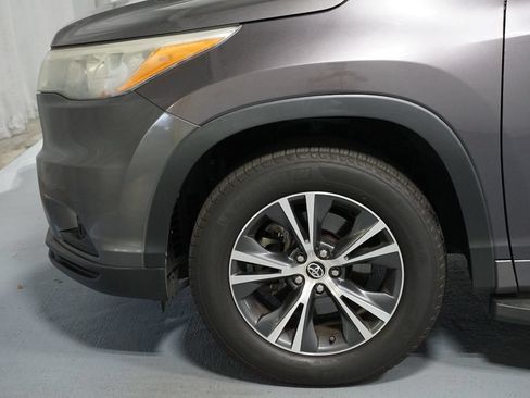 Used 2016 Toyota Highlander XLE FWD image 5