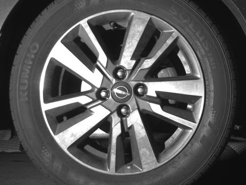 Used 2025 Nissan Versa SV image 13