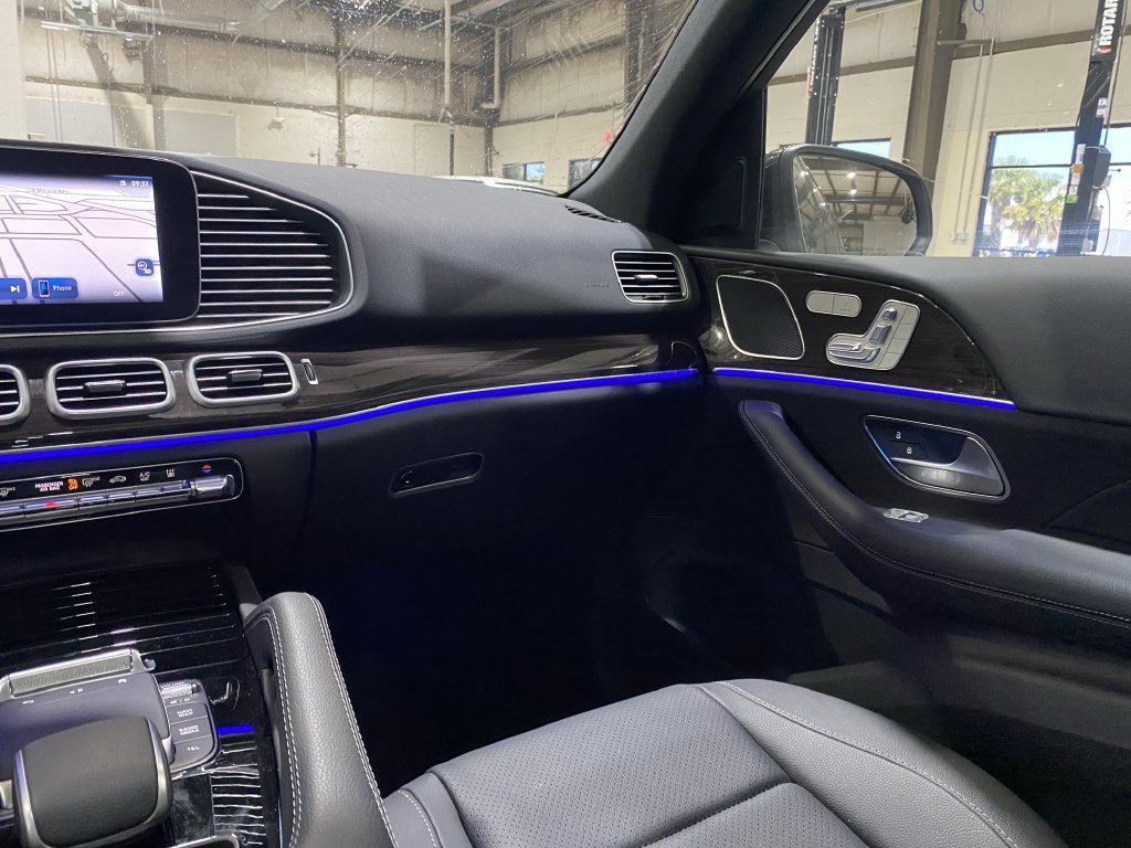 Certified 2025 Mercedes-Benz GLE 450e 4MATIC w/ Driver Assistance Package image 4