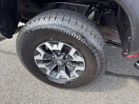 Used 2021 Toyota Tacoma TRD Off-Road image 33