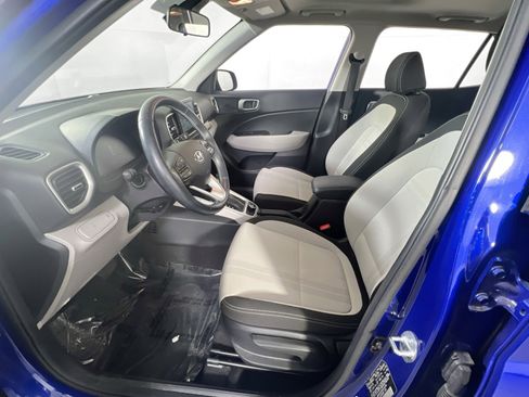 Used 2023 Hyundai Venue SEL FWD image 19